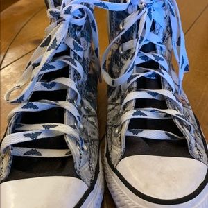Women’s Size 7 converse